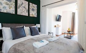 Studio Apartment With 65